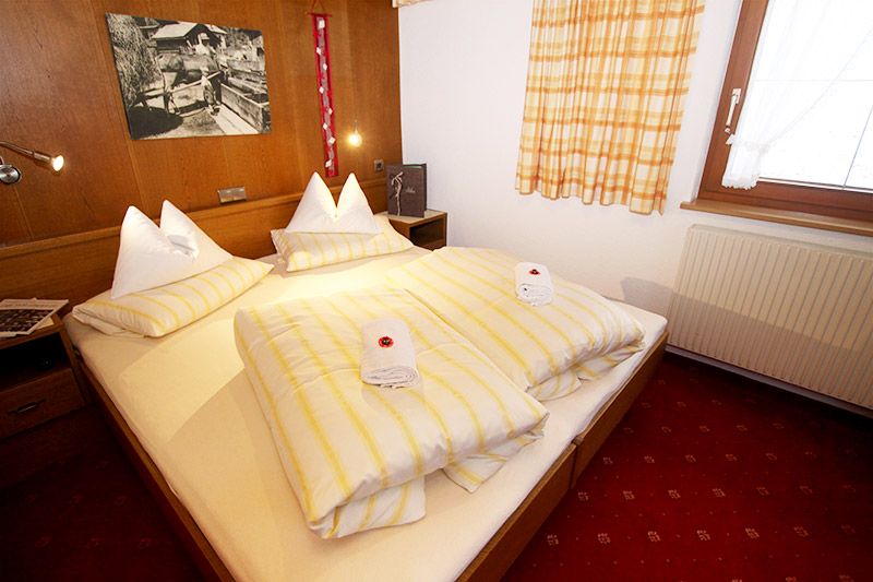 Doppelzimmer mit Schlafsofa Haus Alpenglühen Längenfeld Tirol